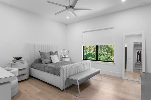 3909 W AZEELE STREET, Tampa, FL 33609