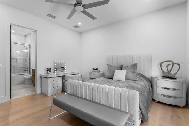 3909 W AZEELE STREET, Tampa, FL 33609