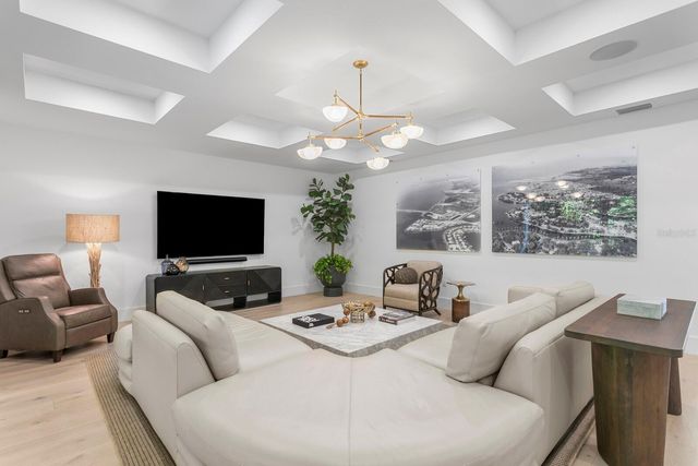 3909 W AZEELE STREET, Tampa, FL 33609