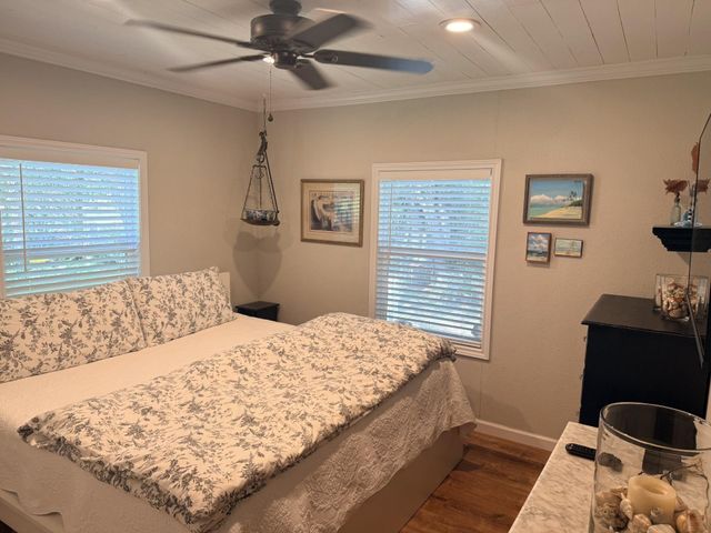 227 Crooked Hollow RD, Elgin, TX 78621