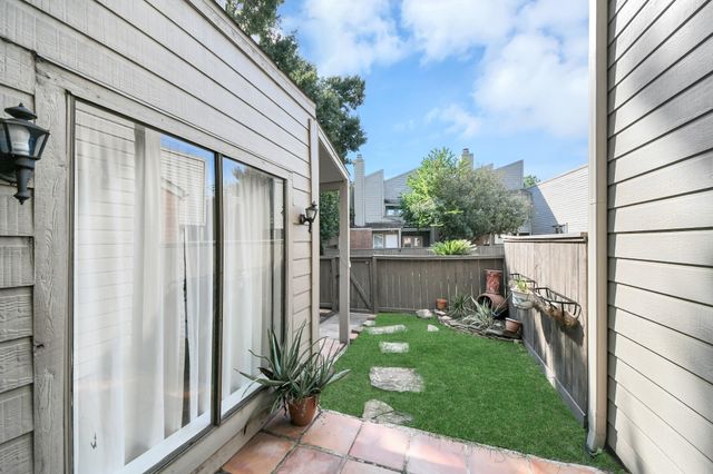 1532 Prairie Grove Drive, Houston, TX 77077
