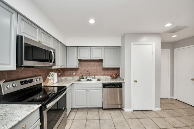 1532 Prairie Grove Drive, Houston, TX 77077