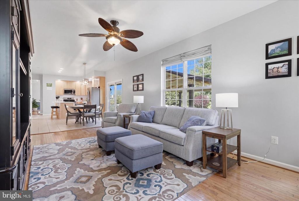 Image 18 of property listing at 1912 MORAN DR, Frederick, MD 21702