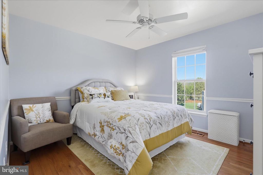 Image 26 of property listing at 1912 MORAN DR, Frederick, MD 21702