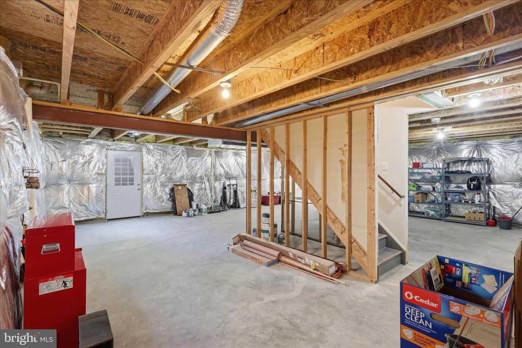 Image 29 of property listing at 1912 MORAN DR, Frederick, MD 21702