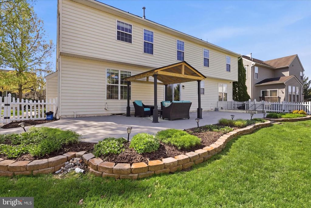 Image 31 of property listing at 1912 MORAN DR, Frederick, MD 21702