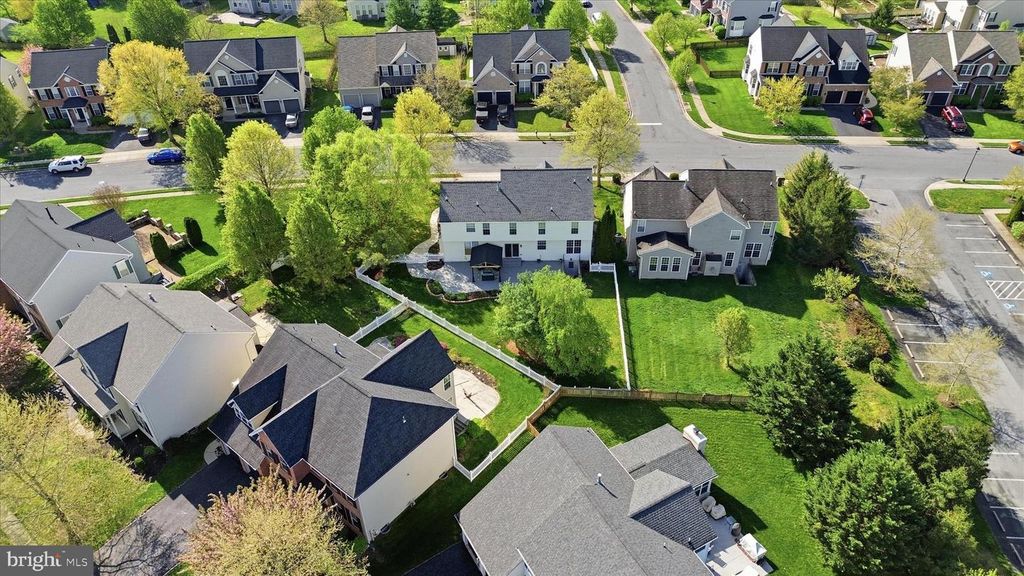 Image 37 of property listing at 1912 MORAN DR, Frederick, MD 21702