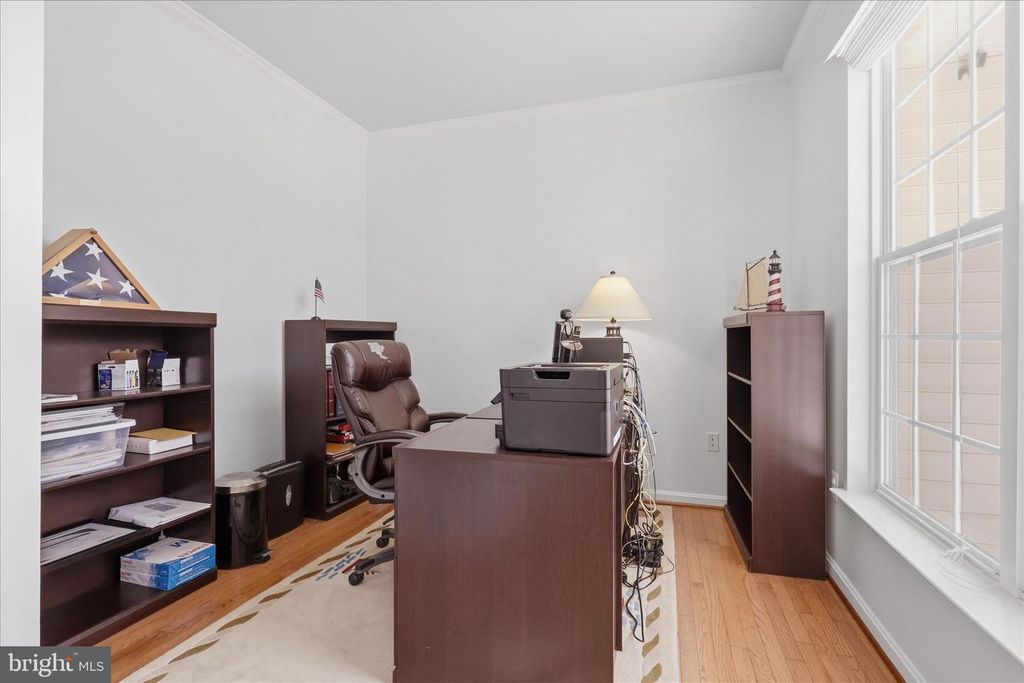 Image 6 of property listing at 1912 MORAN DR, Frederick, MD 21702