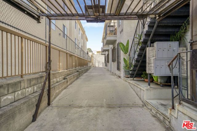 3121 S Canfield Avenue, Los Angeles, CA 90034