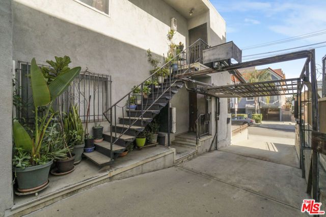 3121 S Canfield Avenue, Los Angeles, CA 90034