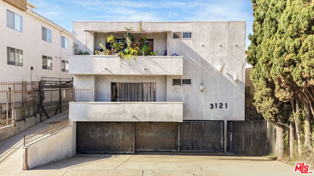 3121 S Canfield Avenue, Los Angeles, CA 90034
