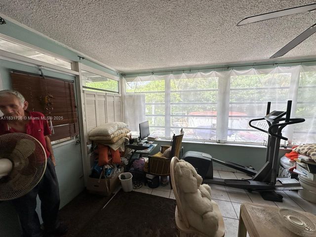 2400 N 57th Way, Hollywood, FL 33021