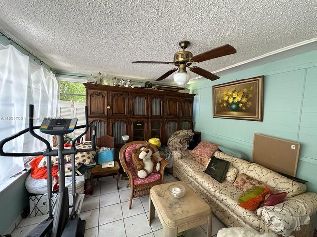 2400 N 57th Way, Hollywood, FL 33021