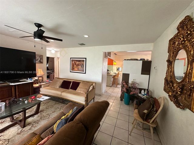2400 N 57th Way, Hollywood, FL 33021