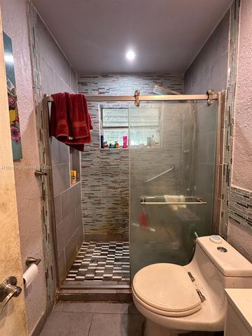 2400 N 57th Way, Hollywood, FL 33021