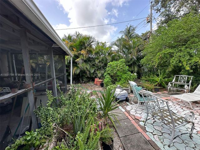 2400 N 57th Way, Hollywood, FL 33021