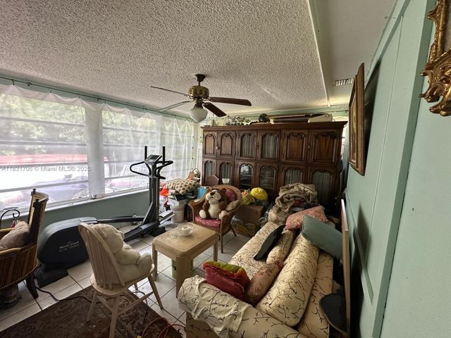 2400 N 57th Way, Hollywood, FL 33021