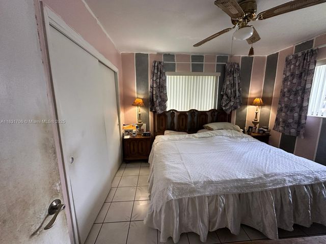 2400 N 57th Way, Hollywood, FL 33021