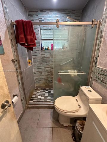 2400 N 57th Way, Hollywood, FL 33021