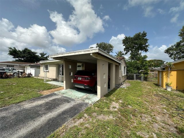 2400 N 57th Way, Hollywood, FL 33021