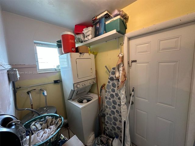 2400 N 57th Way, Hollywood, FL 33021
