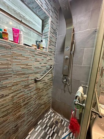 2400 N 57th Way, Hollywood, FL 33021