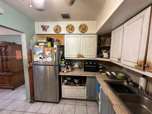 2400 N 57th Way, Hollywood, FL 33021