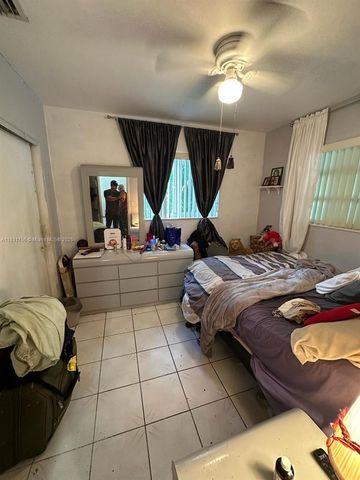 2400 N 57th Way, Hollywood, FL 33021