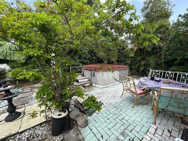 2400 N 57th Way, Hollywood, FL 33021