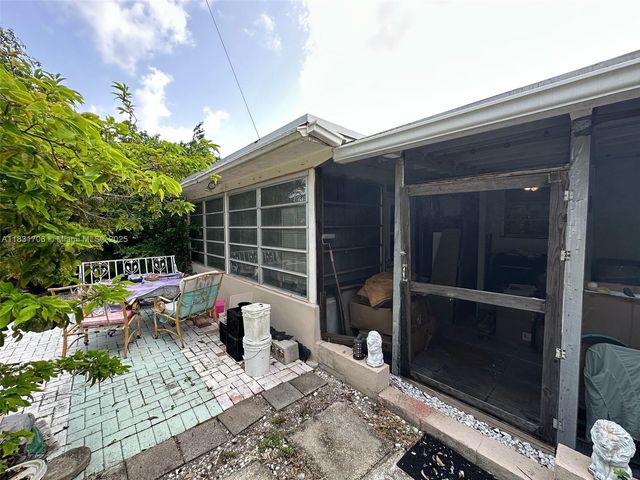 2400 N 57th Way, Hollywood, FL 33021