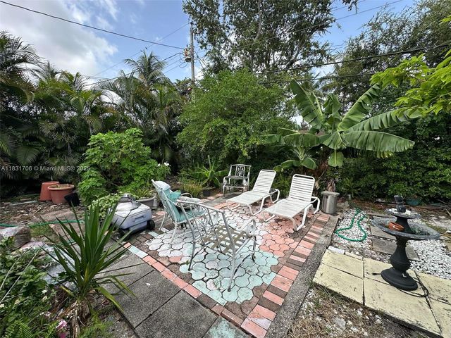 2400 N 57th Way, Hollywood, FL 33021