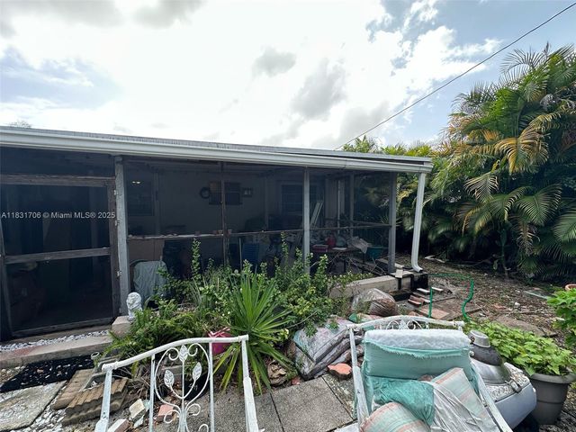 2400 N 57th Way, Hollywood, FL 33021