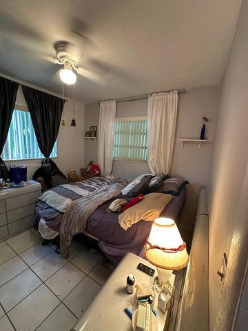 2400 N 57th Way, Hollywood, FL 33021
