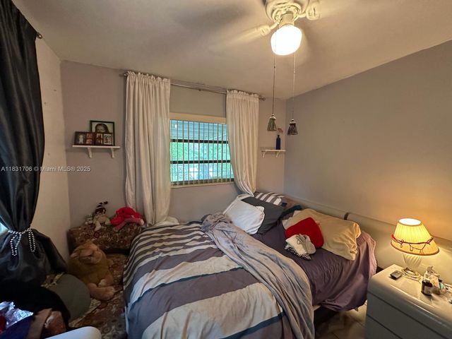 2400 N 57th Way, Hollywood, FL 33021