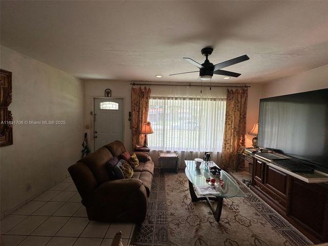 2400 N 57th Way, Hollywood, FL 33021
