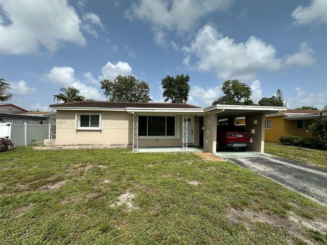 2400 N 57th Way, Hollywood, FL 33021