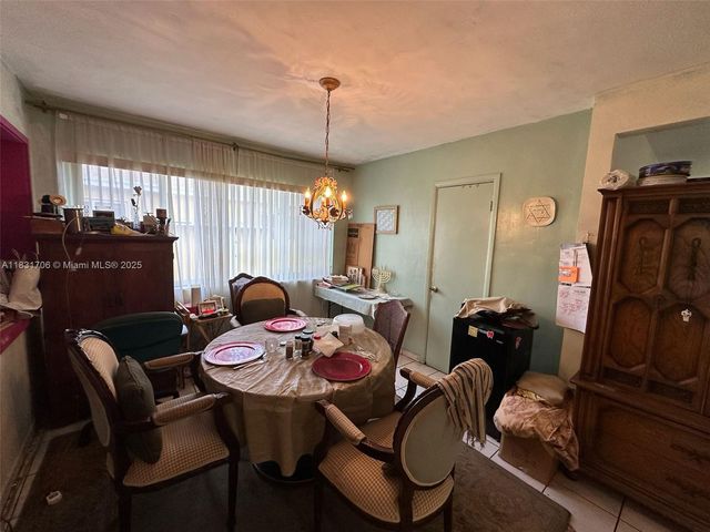 2400 N 57th Way, Hollywood, FL 33021