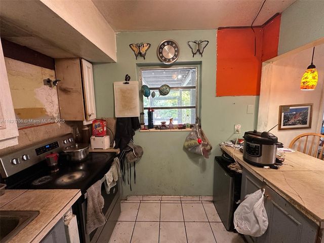 2400 N 57th Way, Hollywood, FL 33021