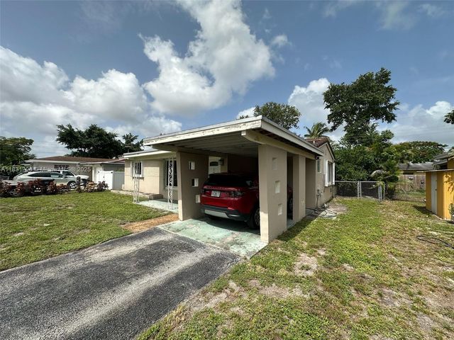 2400 N 57th Way, Hollywood, FL 33021