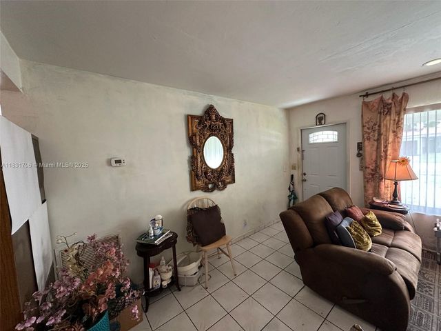 2400 N 57th Way, Hollywood, FL 33021