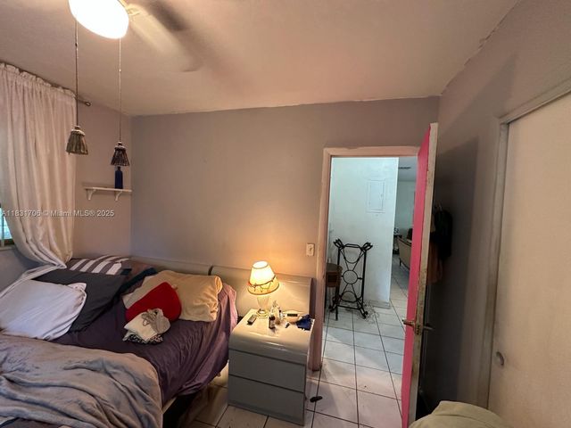 2400 N 57th Way, Hollywood, FL 33021