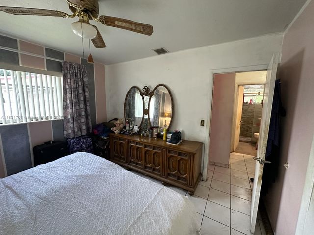 2400 N 57th Way, Hollywood, FL 33021