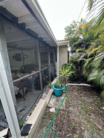 2400 N 57th Way, Hollywood, FL 33021