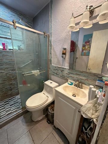 2400 N 57th Way, Hollywood, FL 33021