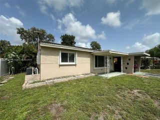 2400 N 57th Way, Hollywood, FL 33021