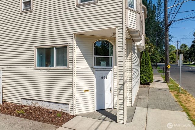 601 21st Avenue, Seattle, WA 98122