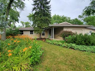 595 W Elk Grove Boulevard, Elk Grove Village, IL 60007