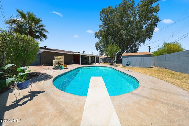 2302 W BERRIDGE Lane, Phoenix, AZ 85015