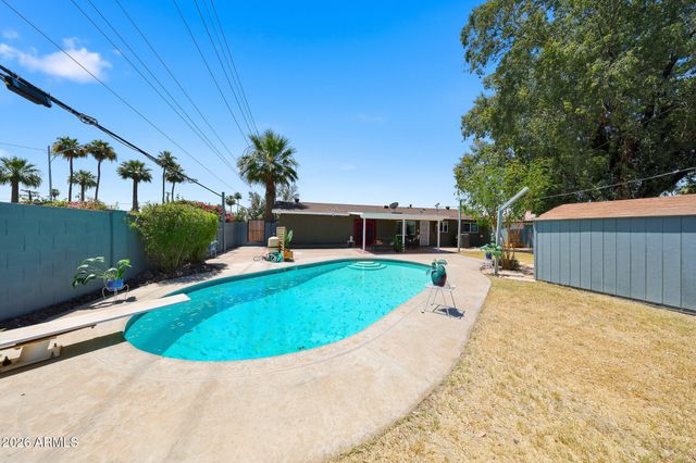 2302 W BERRIDGE Lane, Phoenix, AZ 85015
