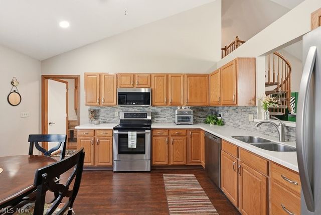 16506 Sunwood Oval, Strongsville, OH 44136